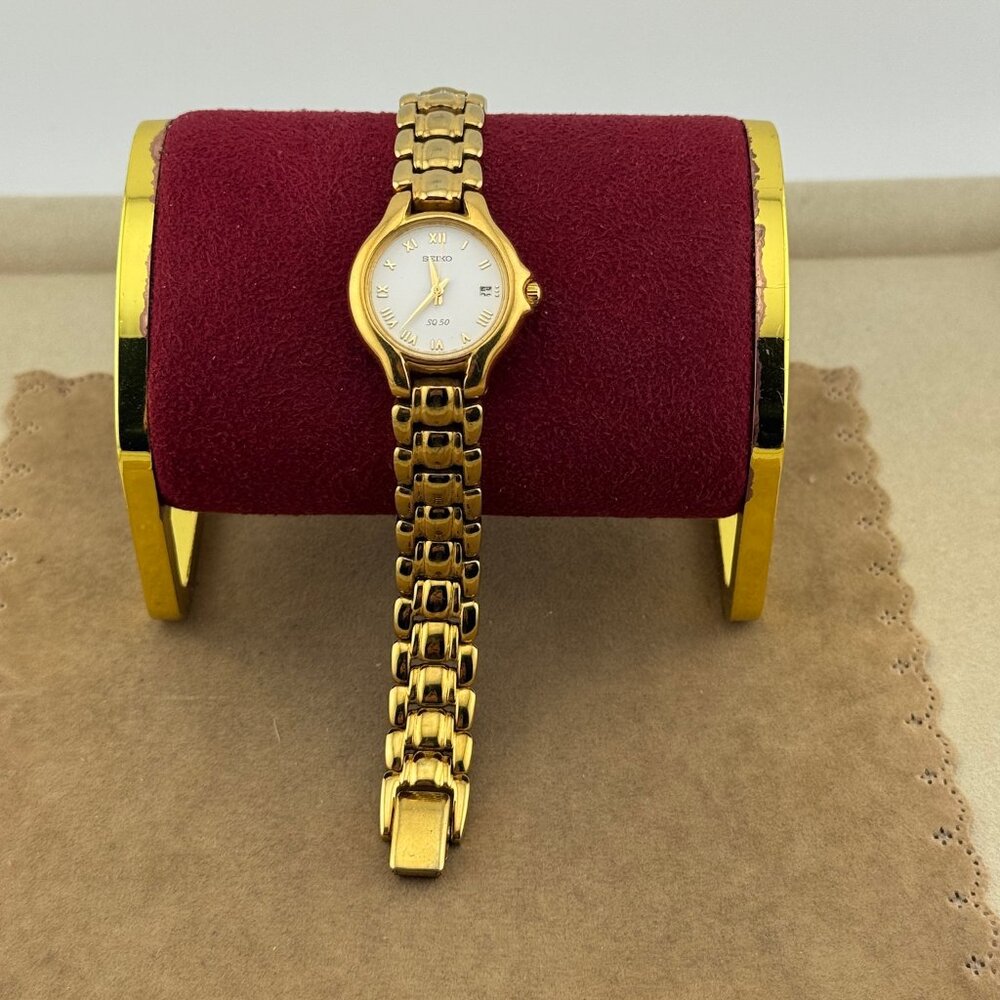 Vintage Ladies Seiko SQ50 Gold Tone Roman Numeral Watch - Picture 3 of 9